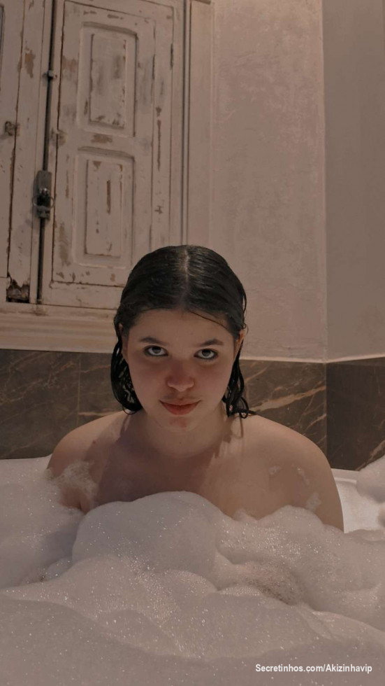 Conteudo na banheira do motel disponivel