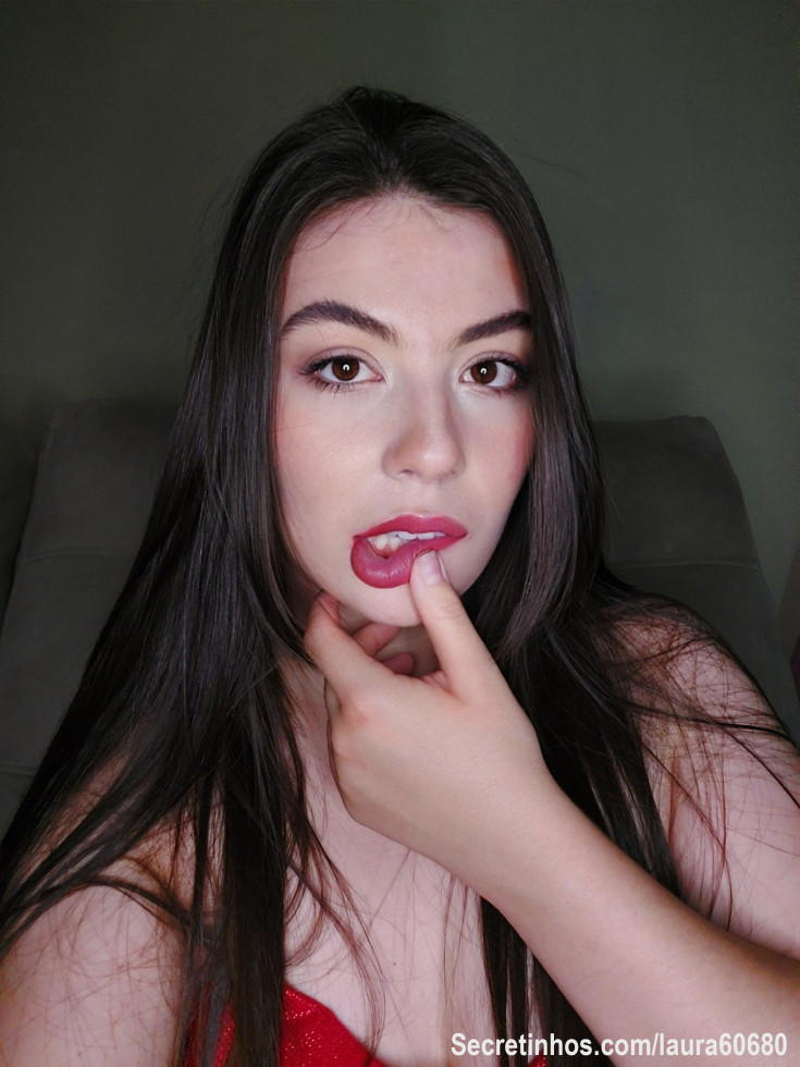 Hoje venho me apresentar à vocês amores, eu sou Mia e vim te fazer me dar muito leitinho! 
Vem comigo se divertir, realizo conteúdos solo e casal, chamadas e fetiches! 
Sou a webnamorada perfeita para você, faconum sexting delicioso e minhas avaliações são conhecidas por serem delicosas e satisfatórias! 
Vem conhecer mais de mim!